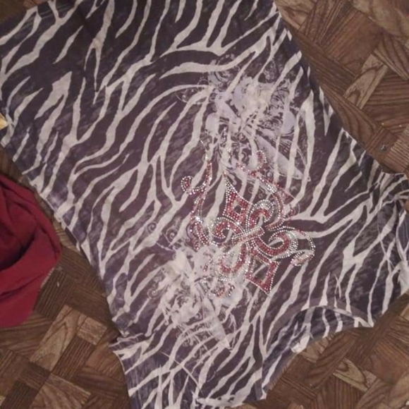 Women red jeans pants sizes medium and shirts - Picture 5 of 8